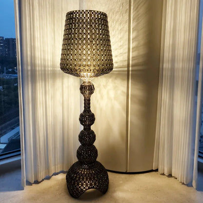 Lampada da Pavimento Nordic-Italiana con Intaglio Artistico
