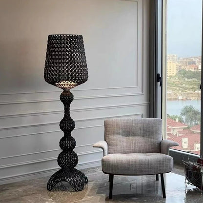Lampada da Pavimento Nordic-Italiana con Intaglio Artistico